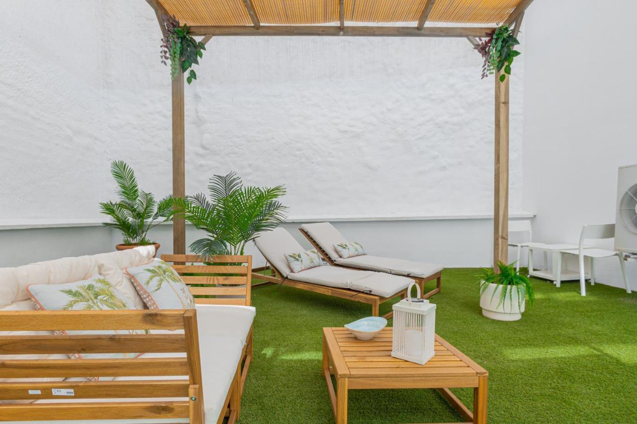 C30 Deluxe Studio With Terrace Into Cathedral Square Apartment Malaga Bagian luar foto
