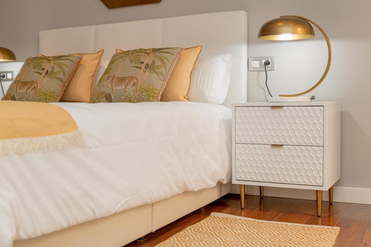 C30 Deluxe Studio With Terrace Into Cathedral Square Apartment Malaga Bagian luar foto