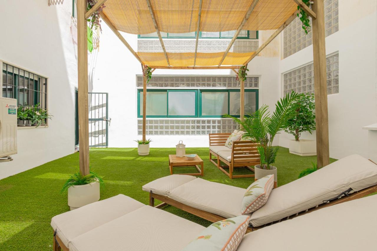 C30 Deluxe Studio With Terrace Into Cathedral Square Apartment Malaga Bagian luar foto