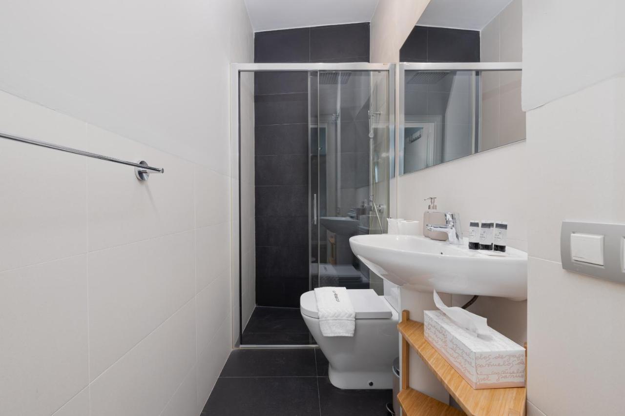 C30 Deluxe Studio With Terrace Into Cathedral Square Apartment Malaga Bagian luar foto