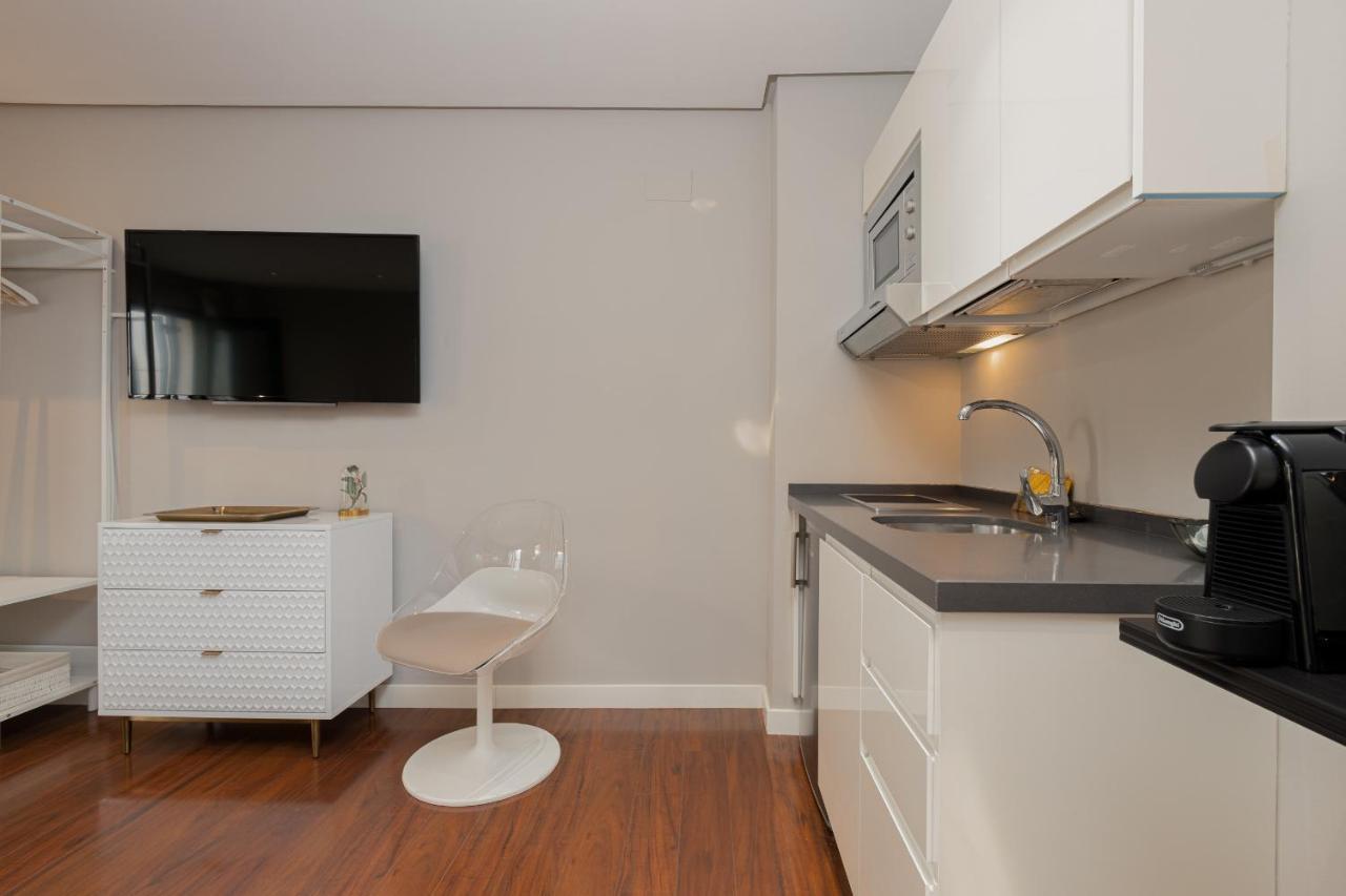 C30 Deluxe Studio With Terrace Into Cathedral Square Apartment Malaga Bagian luar foto