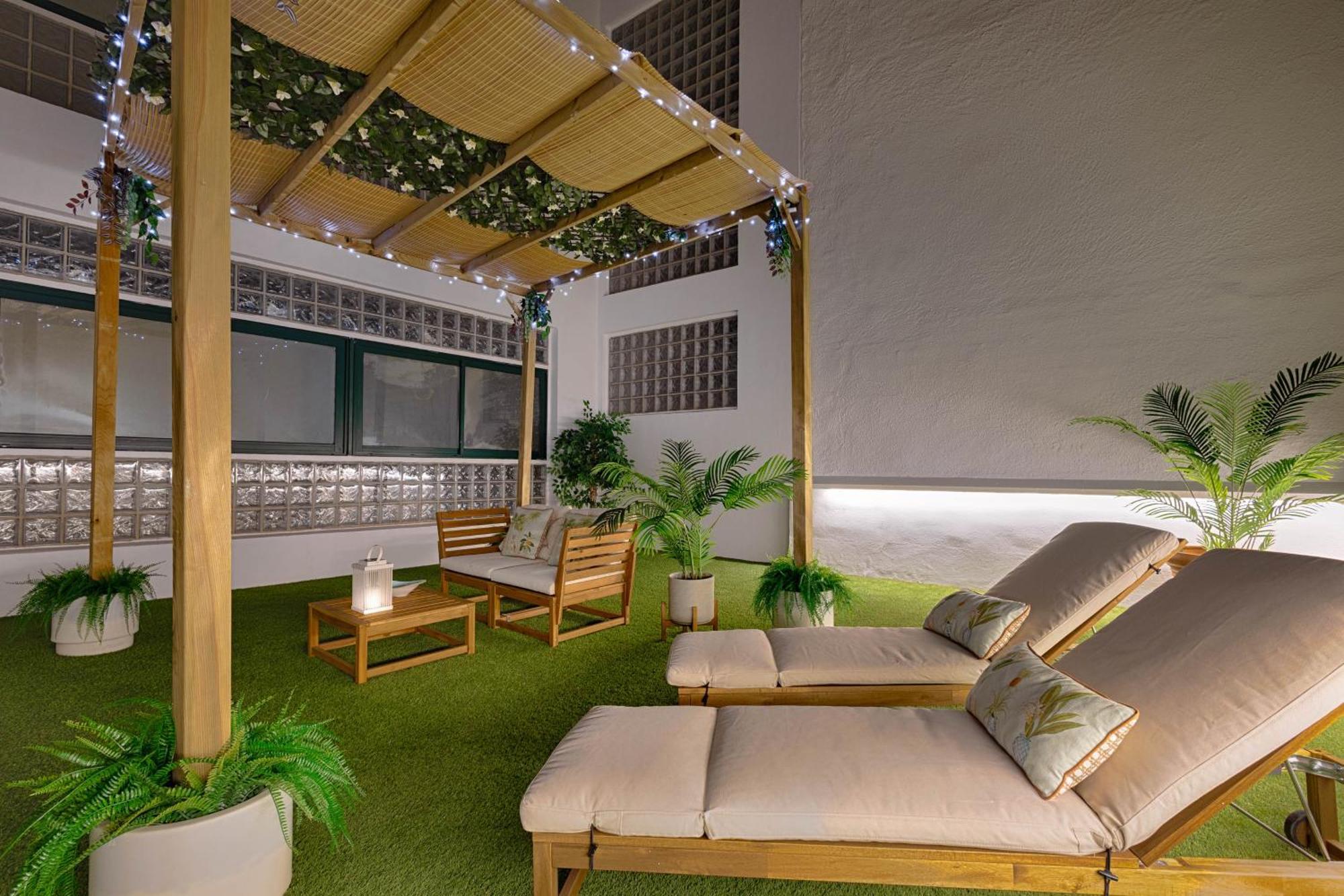 C30 Deluxe Studio With Terrace Into Cathedral Square Apartment Malaga Bagian luar foto