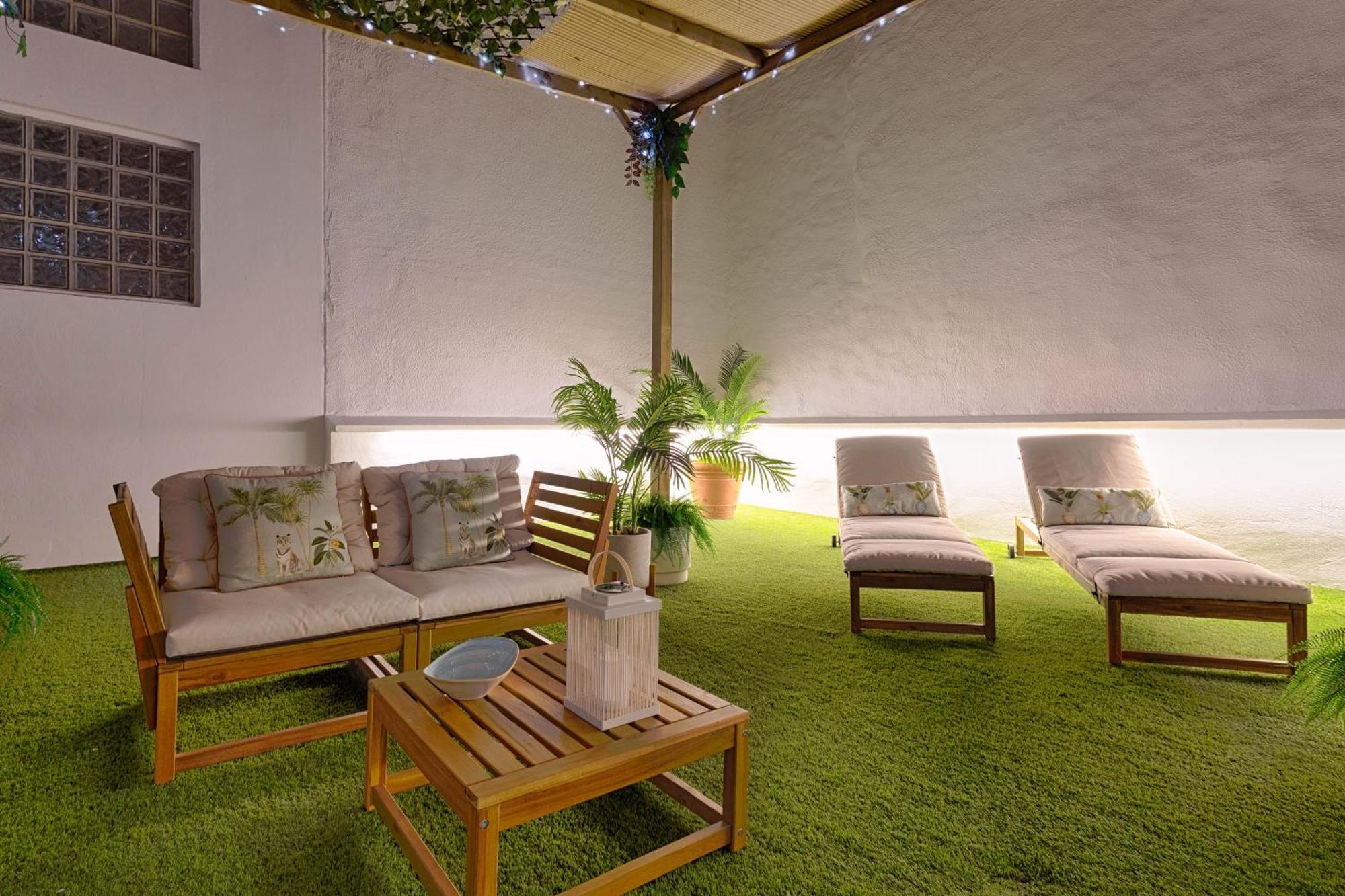 C30 Deluxe Studio With Terrace Into Cathedral Square Apartment Malaga Bagian luar foto