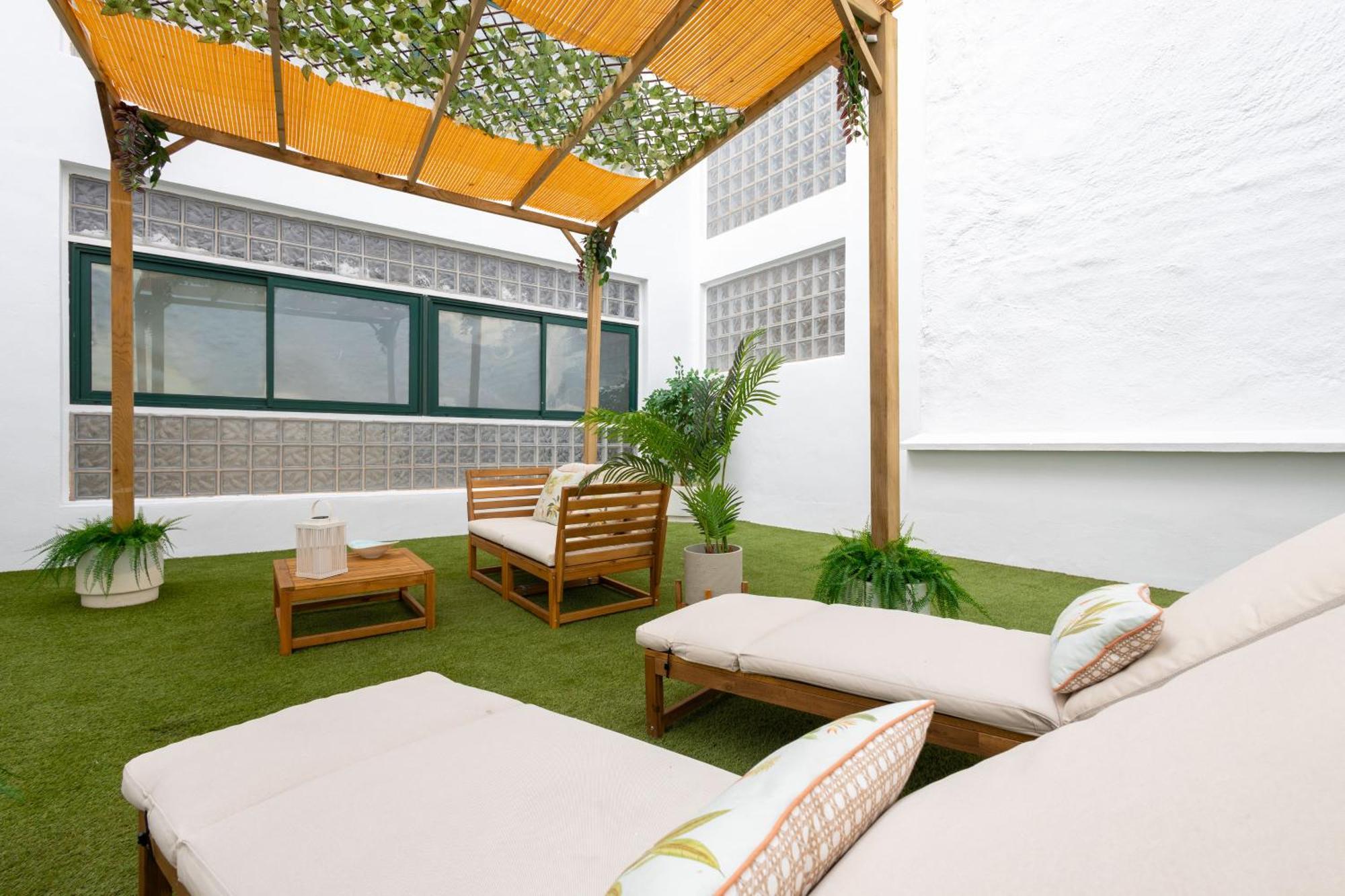 C30 Deluxe Studio With Terrace Into Cathedral Square Apartment Malaga Bagian luar foto